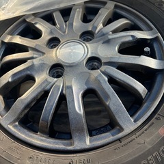 スタッドレスタイヤ付きアルミホイールの画像