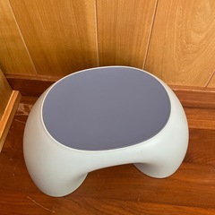 物を置いたりイスにも使えるスツール？、　の画像