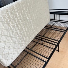 ベッドフレーム、マットレス、コンセントあり(マットレスのみ可)の画像