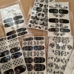 ネイルシールセット➕赤薔薇ピアス新品の画像