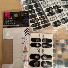 ネイルシールセット➕赤薔薇ピアス新品の画像