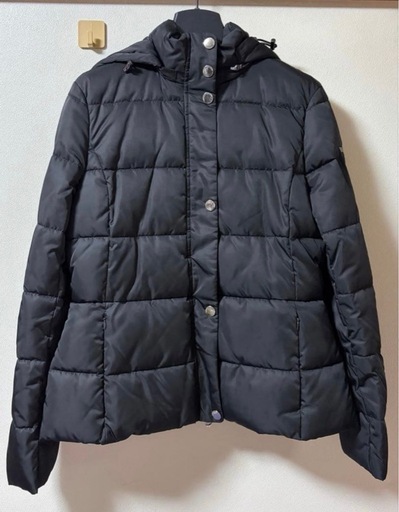 EMPORIO ARMANI ブラックダウンジャケット
