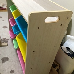 おもちゃ箱　本棚の画像