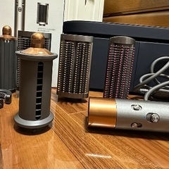 dyson airwrap complete アタッチメントおまけ付き　30000円の画像