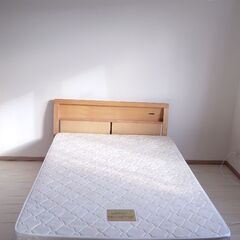 【お取引決まりました】ダブルベッドとマットレスのセットの画像