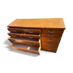 チェスト（引き出し多い）の画像