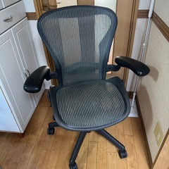 ハーマンミラー　アーロンチェアの画像