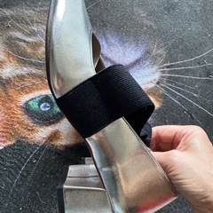 シルバーパンプスの画像