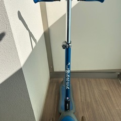 キッズ用キックボード 3ホイール 青の画像