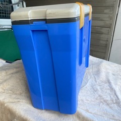 クーラーボックス縦長の画像