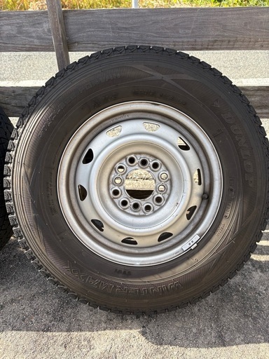 【中古】スタッドレスタイヤ、ホイール　4本セット　オフセット不明