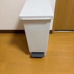 ゴミ箱　ペダル式の画像