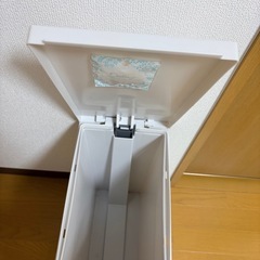 ゴミ箱　ペダル式の画像