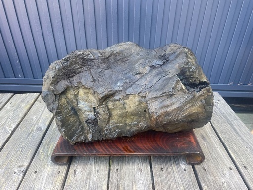 珪化木 化石木 約18k 台座付き引取限定 (千魚万来) 弥彦の家庭用品