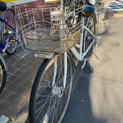 リサイクルショップどりーむ鹿大前店　No.562　自転車　白色　ブレーキワイヤー新品　ライト×　ギア切り替え〇の画像