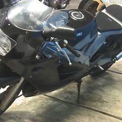 SUZUKI RGV250ガンマ-1 黒/グレー エンジン始動動画 自賠責で乗れます 半額配送キャンペーン 現状渡し諸経費￥0- 横浜 P-Yardの画像