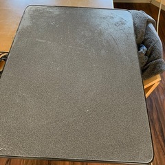 小さなテーブルの画像