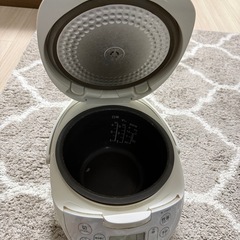 TOSHIBA 炊飯器の画像