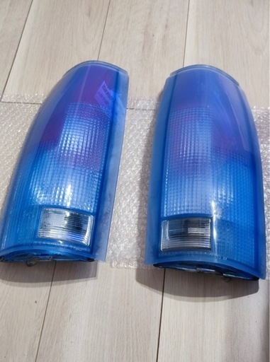 C1500    サバーバン　　テールランプ　クリアブルー希少