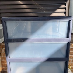 3段ケース　キャスター一つ欠品の画像