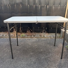 アウトドアテーブルの画像