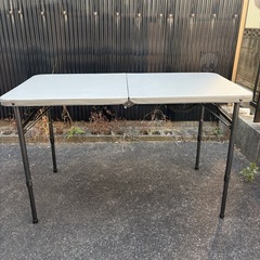 アウトドアテーブルの画像