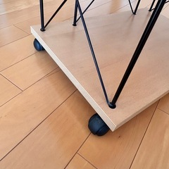 キャスター付き棚の画像