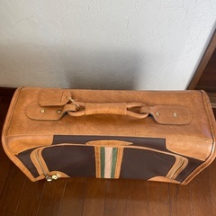 ビンテージ風旅行バッグの画像