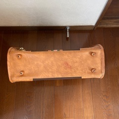 ビンテージ風旅行バッグの画像