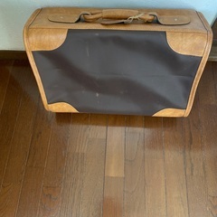 ビンテージ風旅行バッグの画像