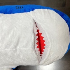 【12/31まで出品】超ドでかいサメ！ふわふわサメぬいぐるみの画像