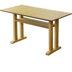 木製ダイニングテーブルの画像