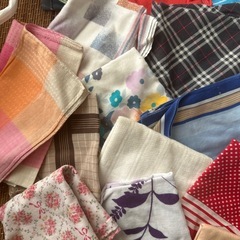 中古　昭和レトロ　ハンカチ　５０枚ほど　の画像