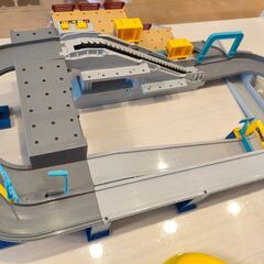 値下げしました【売ります】2000円 タカラトミー トミカ 2スピードでコントロール! トミカアクション 高速どうろ ミニカーの画像