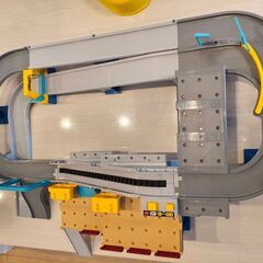 値下げしました【売ります】2000円 タカラトミー トミカ 2スピードでコントロール! トミカアクション 高速どうろ ミニカーの画像