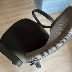 【最終値下げ】仕事用チェアの画像