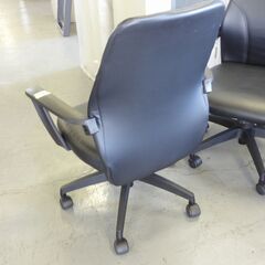 T-034 リサイクル品 肘付きオフィスチェア 座面高さ38～45㎝の画像