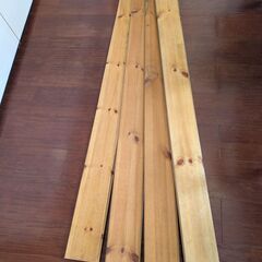 無垢一枚板フローリング・ウッドデッキ材レッドパイン節有サネ加工オイル塗装済B品の画像