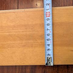 無垢一枚板フローリング・ウッドデッキ材レッドパイン節有サネ加工オイル塗装済B品の画像
