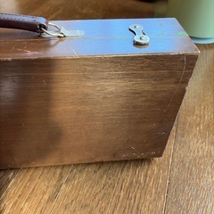 油絵画箱、筆などの画像