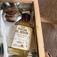 油絵画箱、筆などの画像