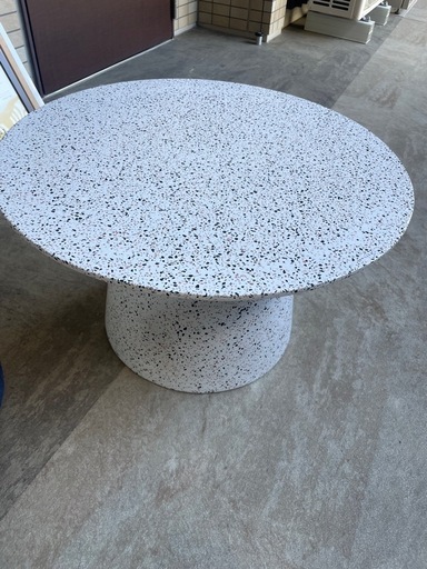 モーダエンカーサ　フンギ60　人造石　コーヒーテーブル　モデルルーム使用