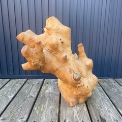 木の置物　約30cm 台座付き　引取限定の画像