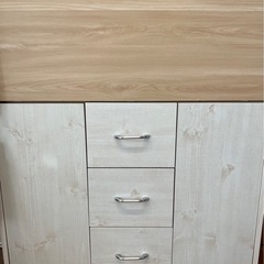 折りたためる学習机　電源、収納付きの画像