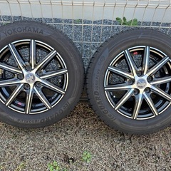 スタッドレスタイヤ付きホイールの画像