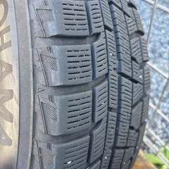 スタッドレスタイヤ付きホイールの画像