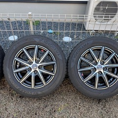 スタッドレスタイヤ付きホイールの画像