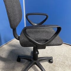 【格安】ニトリ ワークチェア グレー系 肘掛け付き 昇降可能 格安 早い者勝ち 引取歓迎 配送OKの画像
