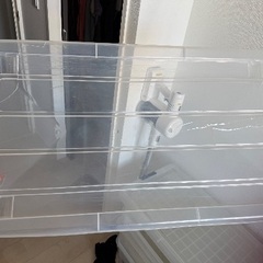 プラスチック収納箱の画像