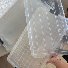 プラスチック収納箱の画像